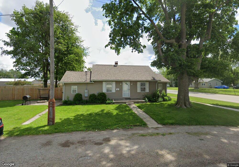 712 N 4th St, Mattoon, IL 61938 - photo 1
