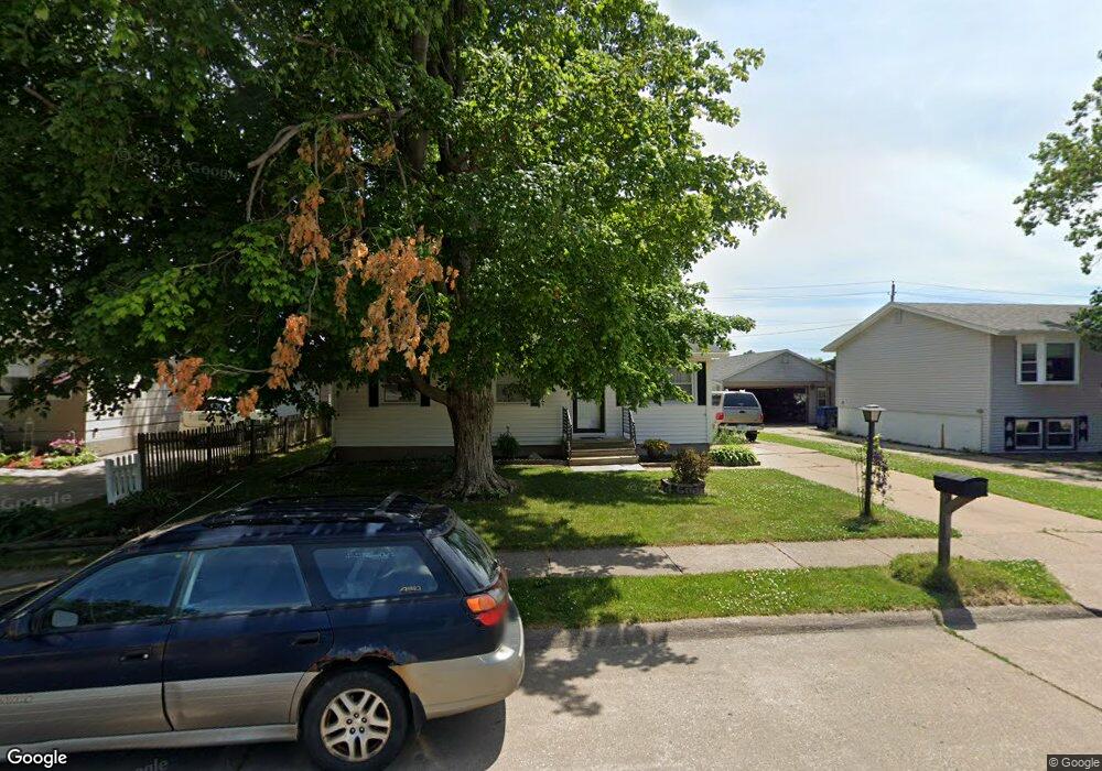 1815 W 68th St, Davenport, IA 52806 - photo 1