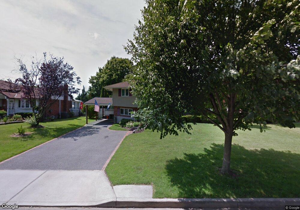 22 Ramsey Rd, ComMacK, NY 11725 - photo 1