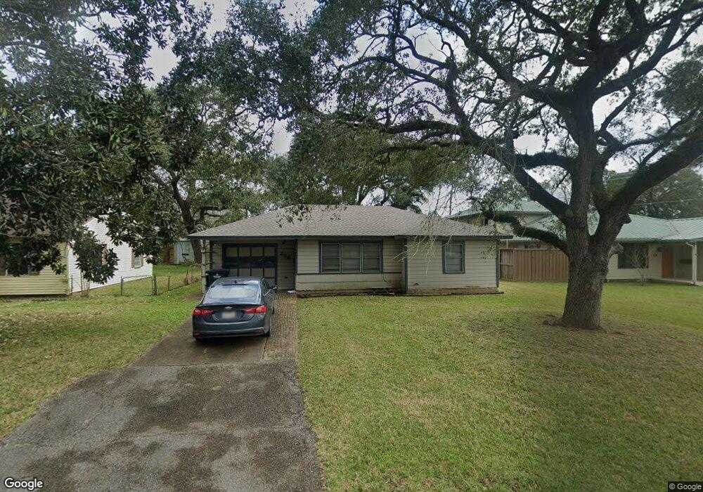 236 Mclemore Dr, Alvin, TX 77511 - photo 1