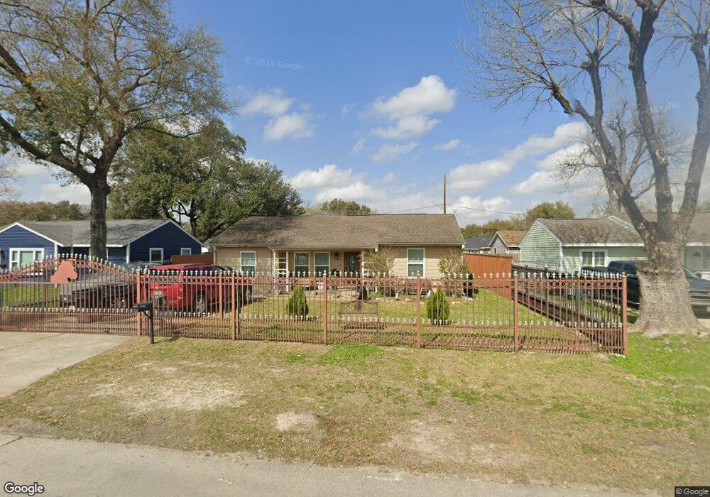 49 Penway St, Houston, TX 77022 - photo 1