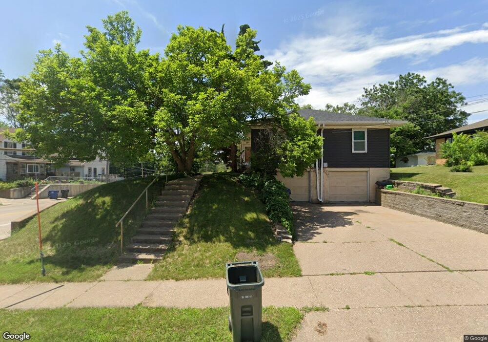 2216 E Locust St, Davenport, IA 52803 - photo 1
