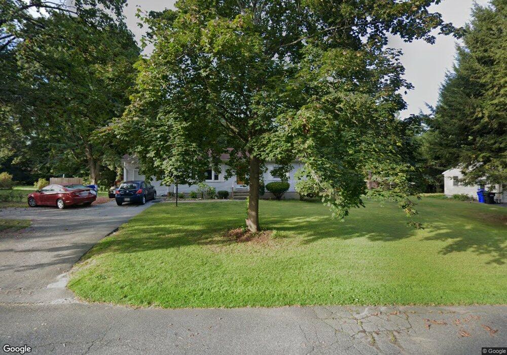 112 Tracy Cir, Amherst, MA 01002 - photo 1