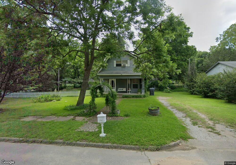 921 D St SE, Ardmore, OK 73401 - photo 1