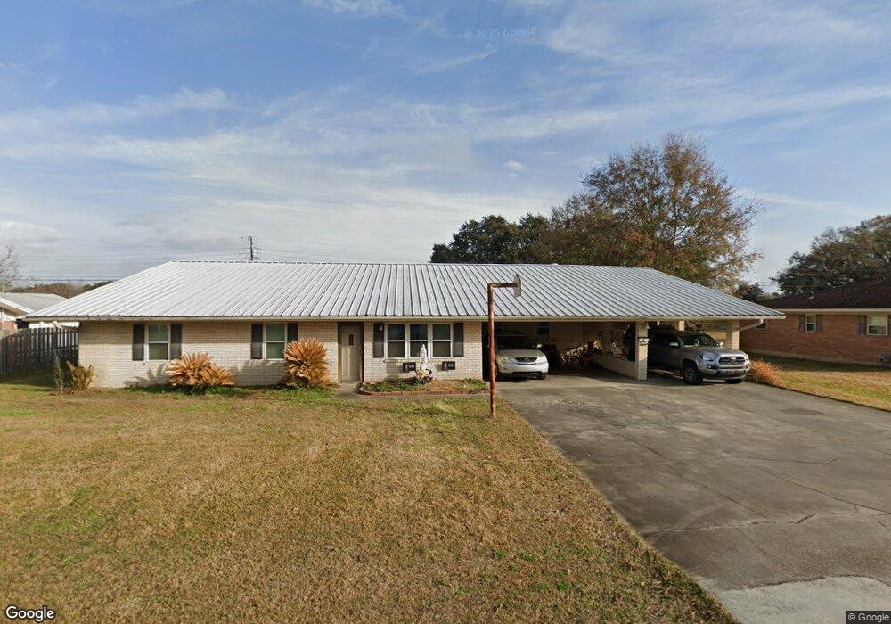 902 W Saint Paul St, Abbeville, LA 70510 - photo 1