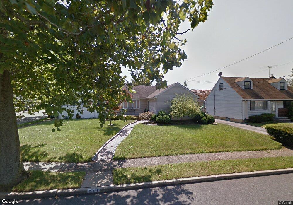 811 Cornell Rd, Franklin Square, NY 11010 - photo 1