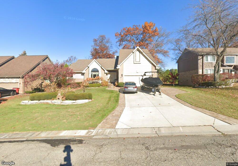 6763 Ravines Cir, West Bloomfield, MI 48322 - photo 1