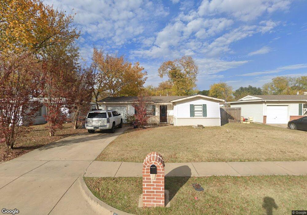 717 Greenway Dr, Hurst, TX 76053 - photo 1