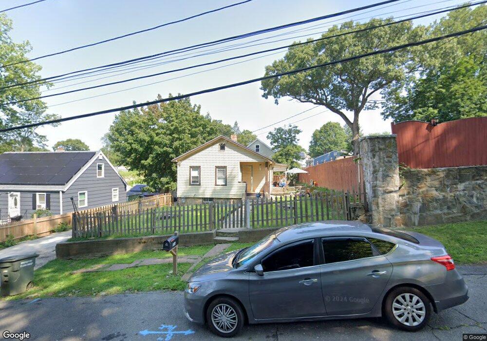 384 Saunders Ave, Bridgeport, CT 06606 - photo 1