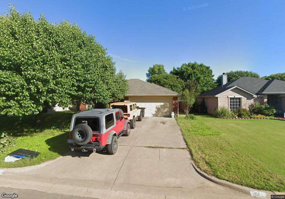 304 Preston Dr, Cleburne, TX 76033 - photo 1