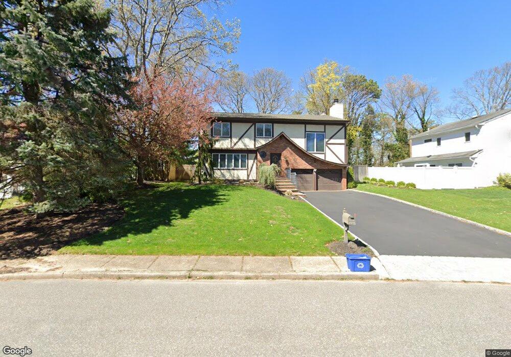 3 Humming Ln, ComMacK, NY 11725 - photo 1