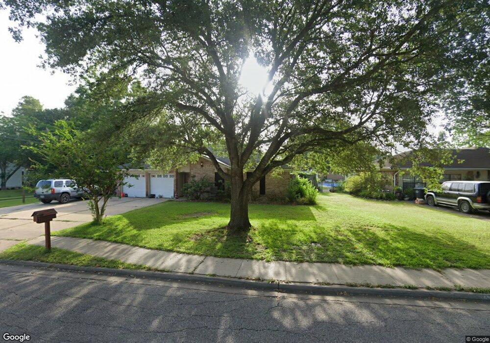 1013 Southbend Dr, Alvin, TX 77511 - photo 1