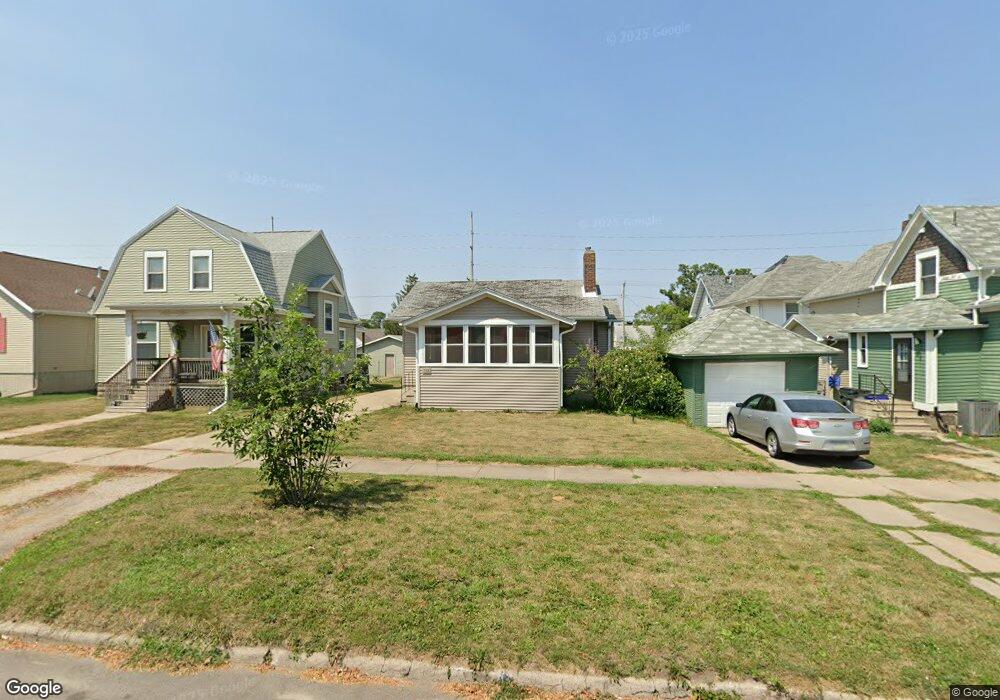 708 H Ave NW, Cedar Rapids, IA 52405 - photo 1