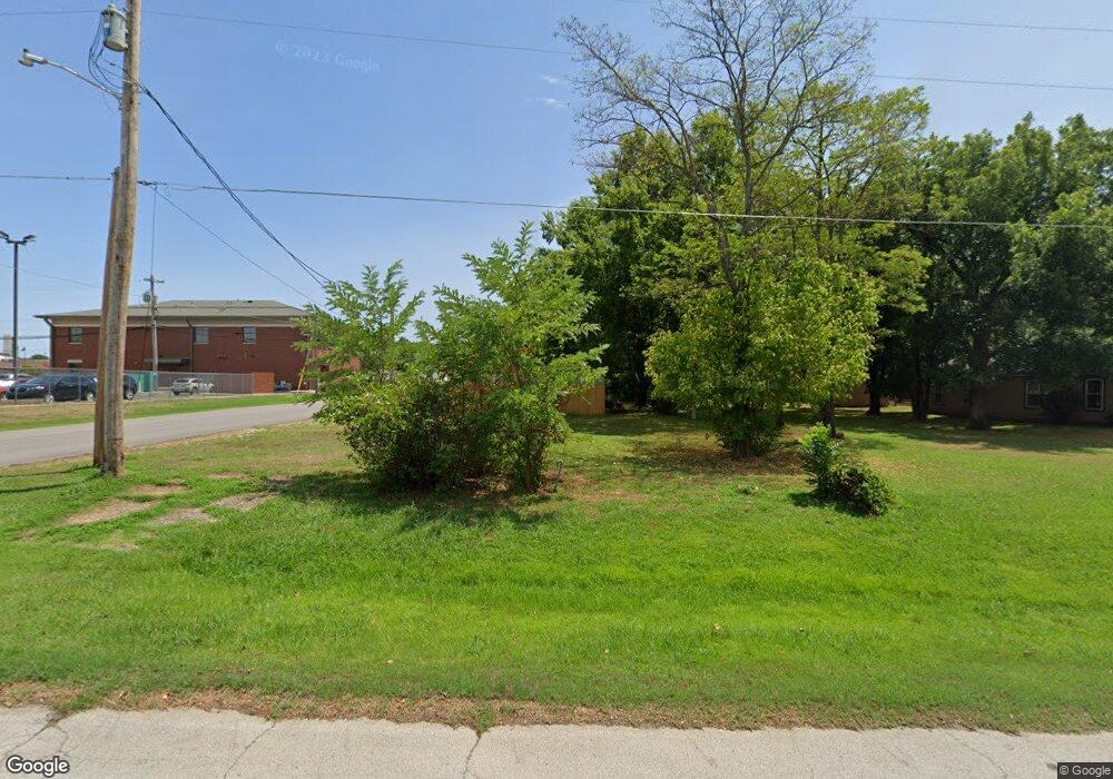 402 S Cherokee Ave, Claremore, OK 74017 - photo 1