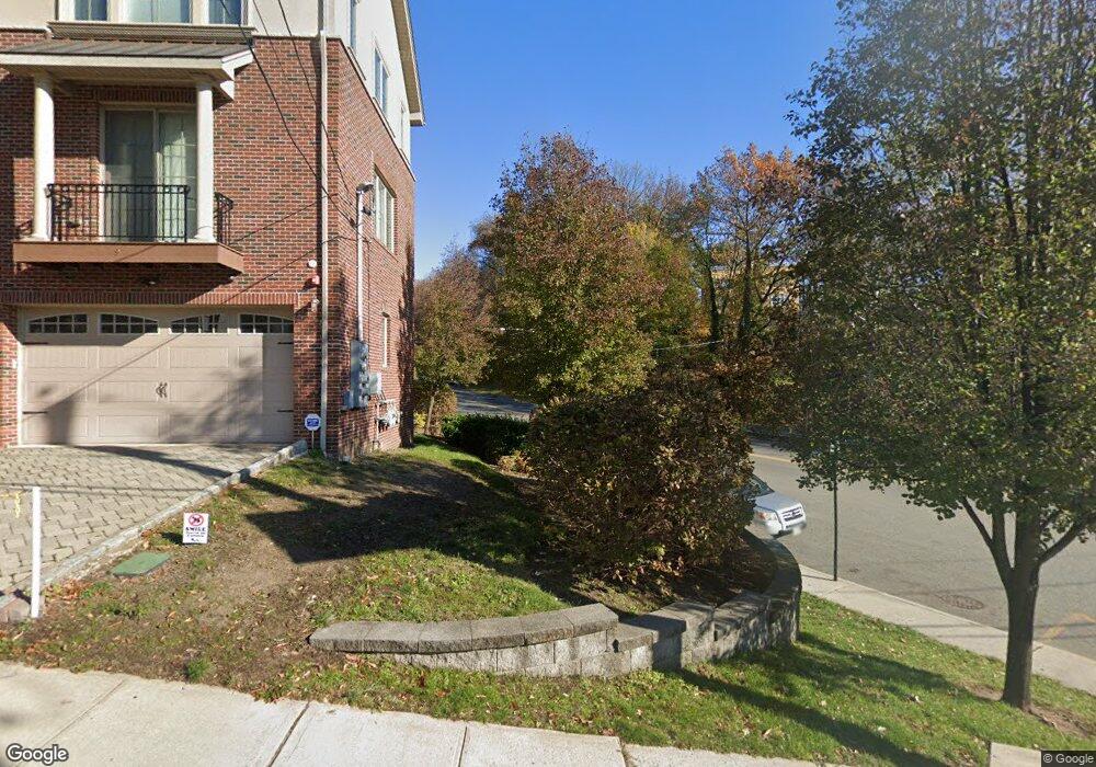 5 Maple St unit 2nd Floor, Edgewater, NJ 07020 - photo 1