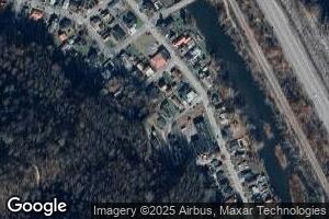 102 E 2nd St, Man, WV 25635