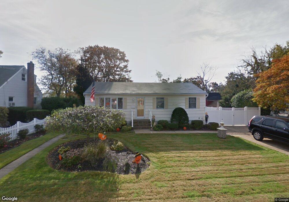 218 Farmers Ave, Lindenhurst, NY 11757 - photo 1