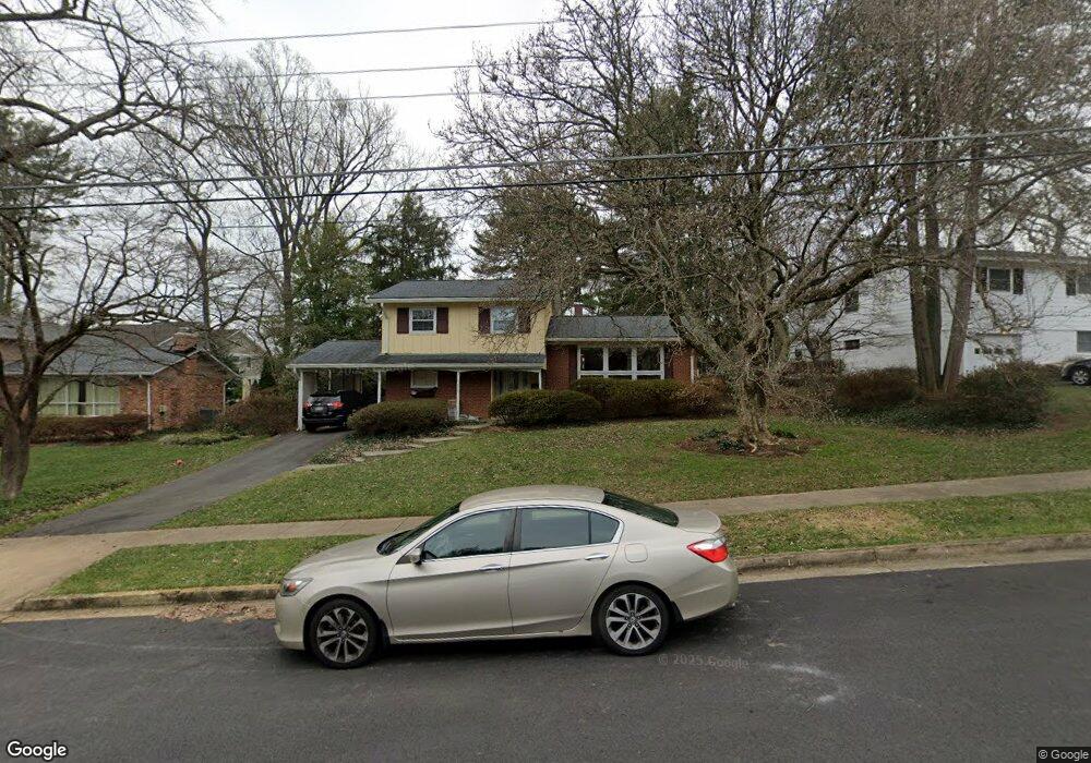 7207 Thrasher Rd, McLean, VA 22101 - photo 1