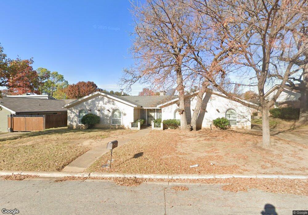 169 Shady Lake Dr, Hurst, TX 76054 - photo 1