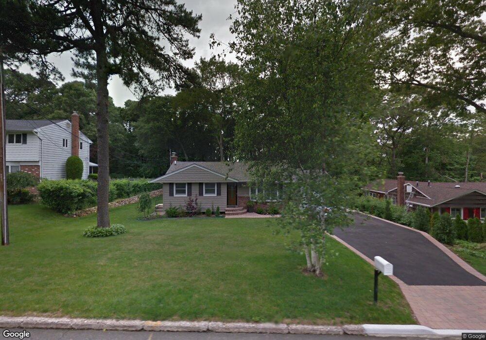 39 Robin Dr, Hauppauge, NY 11788 - photo 1