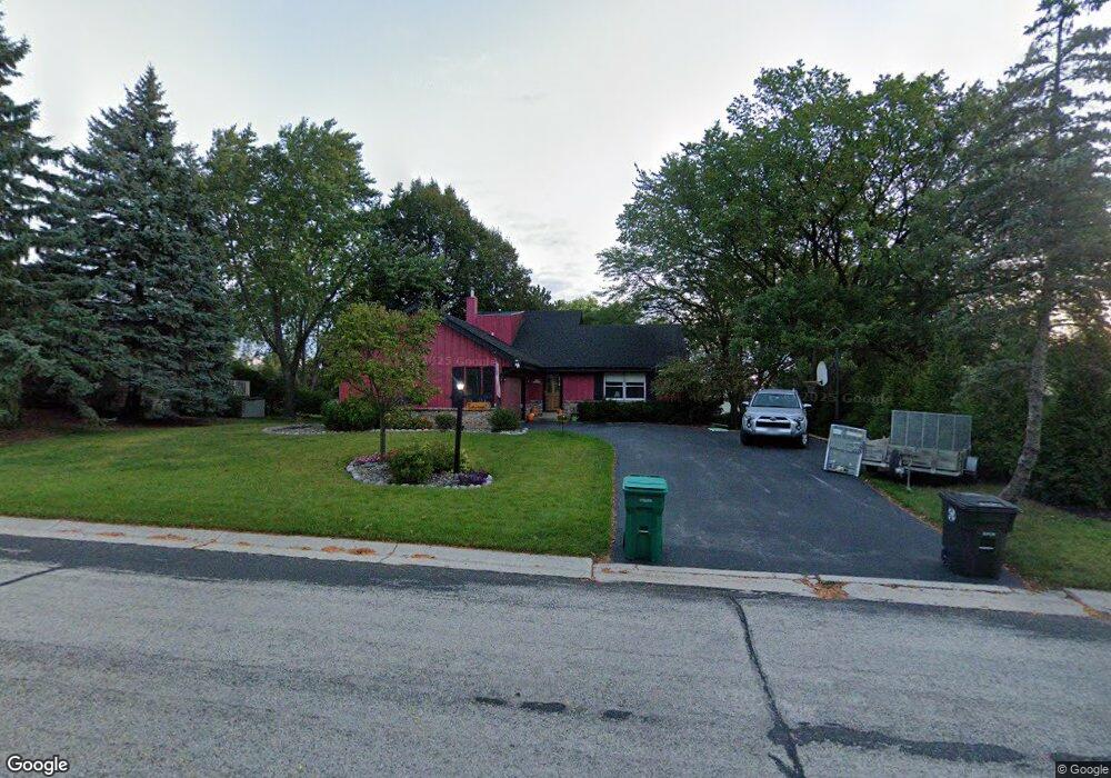 N83W16332 Kenny Ln, Menomonee Falls, WI 53051 - photo 1