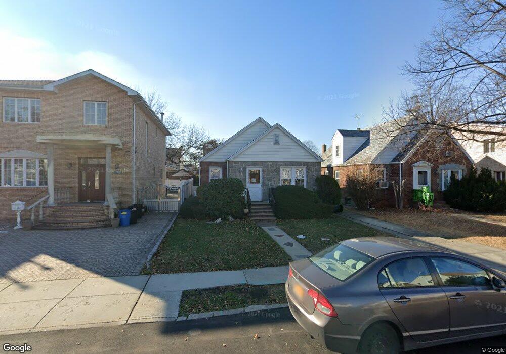 69-30 182nd St, Fresh Meadows, NY 11365 - photo 1