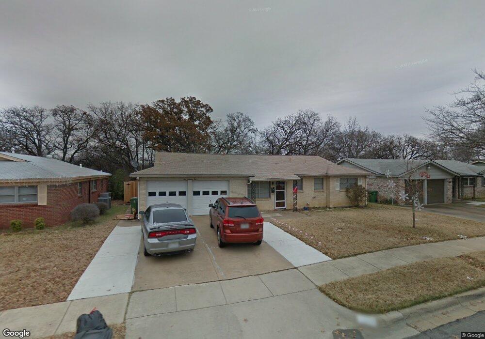 1004 Russell Ln, Bedford, TX 76022 - photo 1