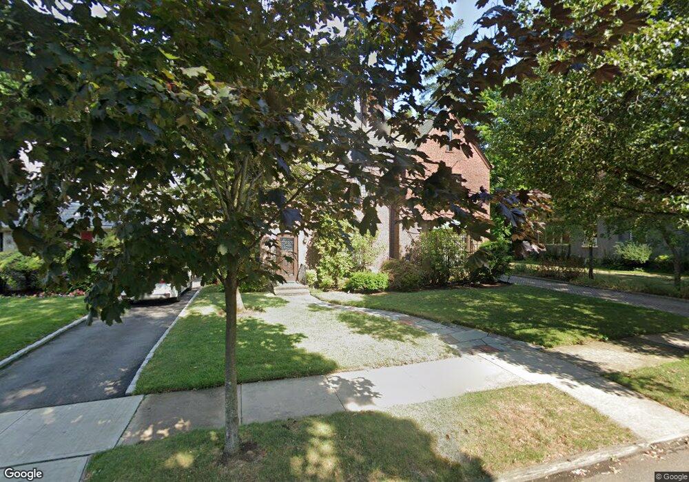 19 Pennsylvania Blvd, Floral Park, NY 11001 - photo 1