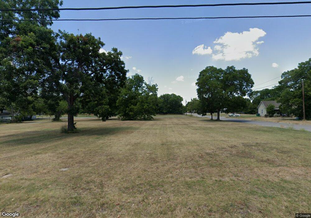 821 Throckmorton St, Gainesville, TX 76240 - photo 1