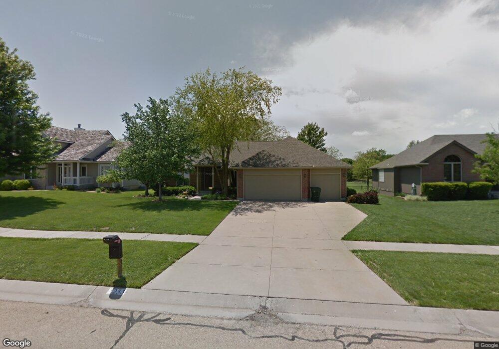 4233 SW Stone Ave, Topeka, KS 66610 - photo 1