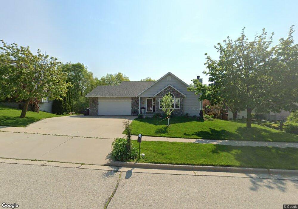 1407 Villa Park Ct, West Bend, WI 53090 - photo 1