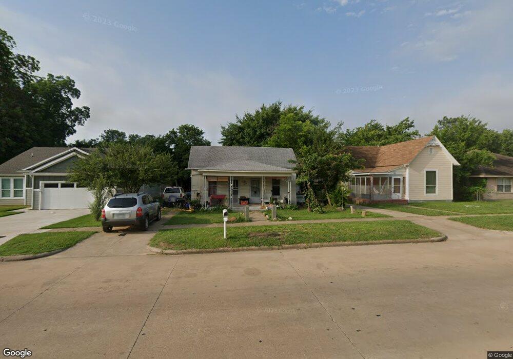 920 W Crawford St, Denison, TX 75020 - photo 1