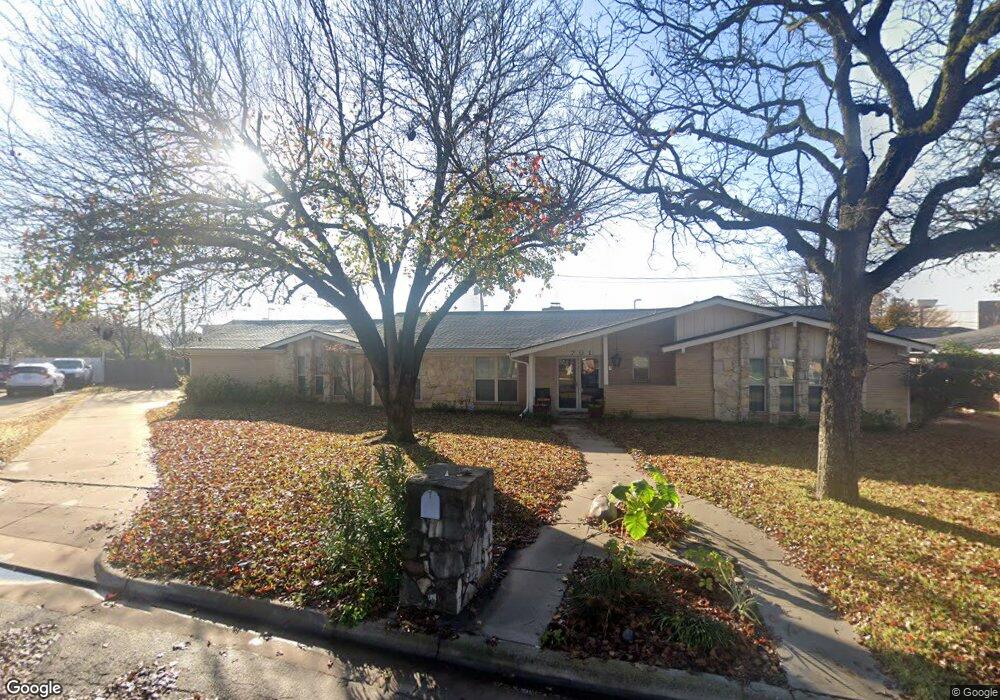 701 Thousand Oaks Dr, Hurst, TX 76054 - photo 1