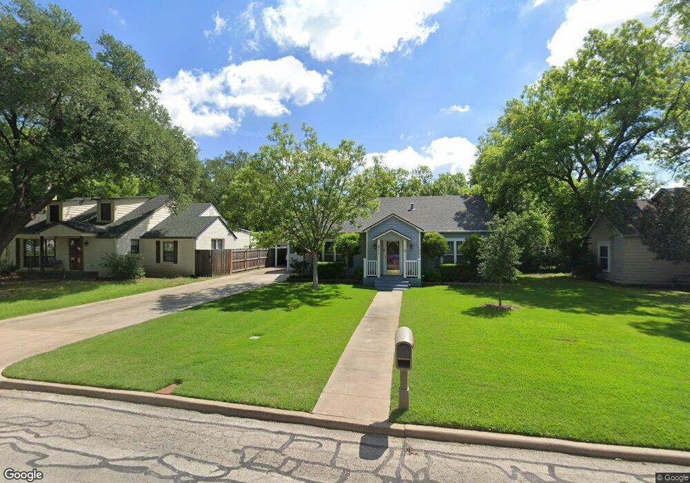 311 Bellevue Dr, Cleburne, TX 76033 - photo 1