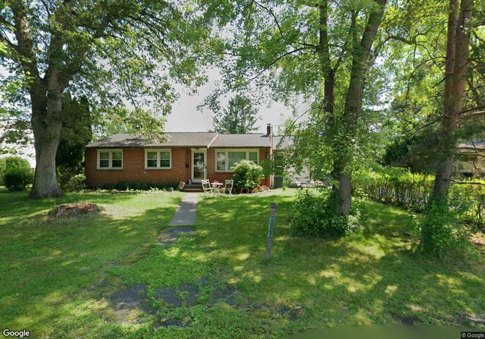 606 Circle Dr, East Stroudsburg, PA 18301 - photo 1