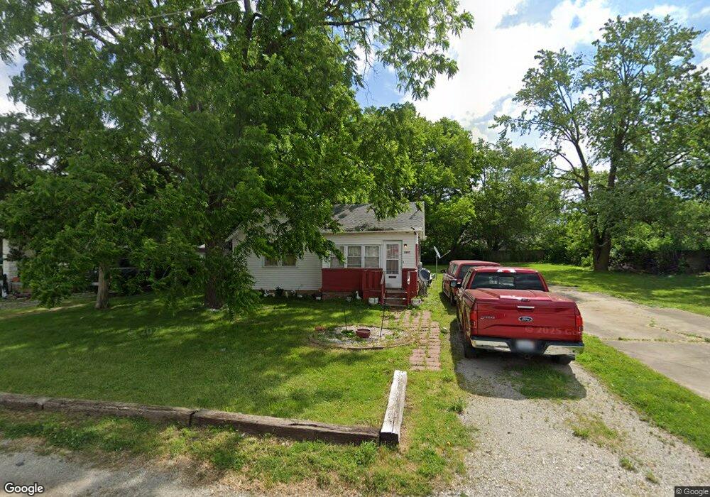 1208 N 11th St, Mattoon, IL 61938 - photo 1