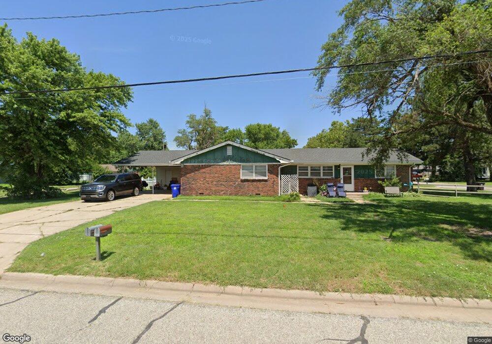 1615 E Sharp St, McPherson, KS 67460 - photo 1