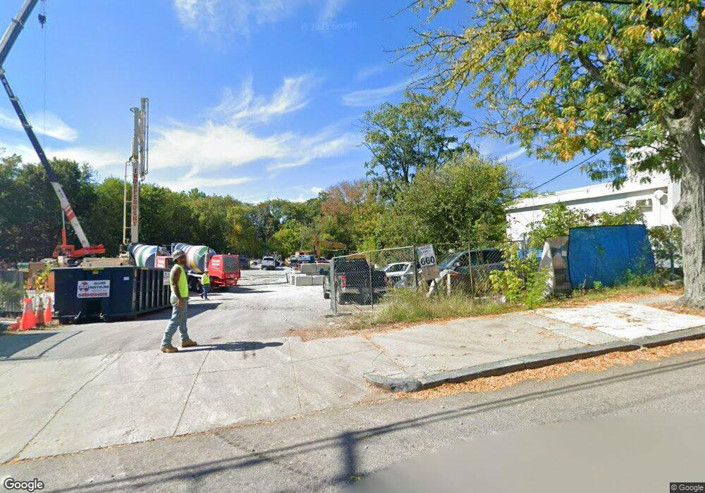 672 Roosevelt Ave, Pawtucket, RI 02860 - photo 1