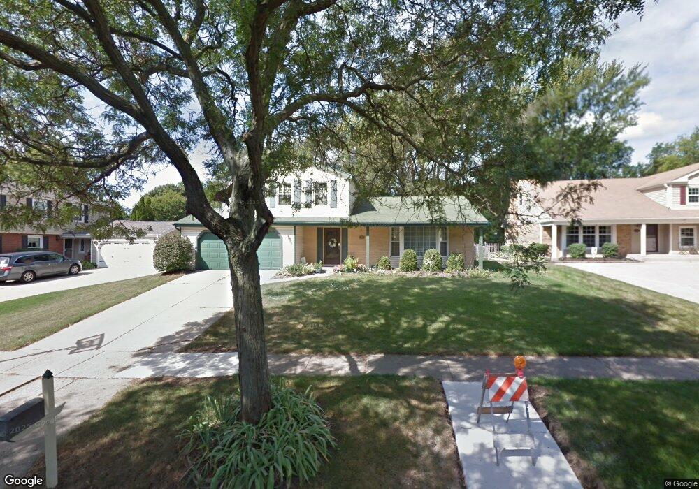 1523 Apache Dr, Naperville, IL 60563 - photo 1