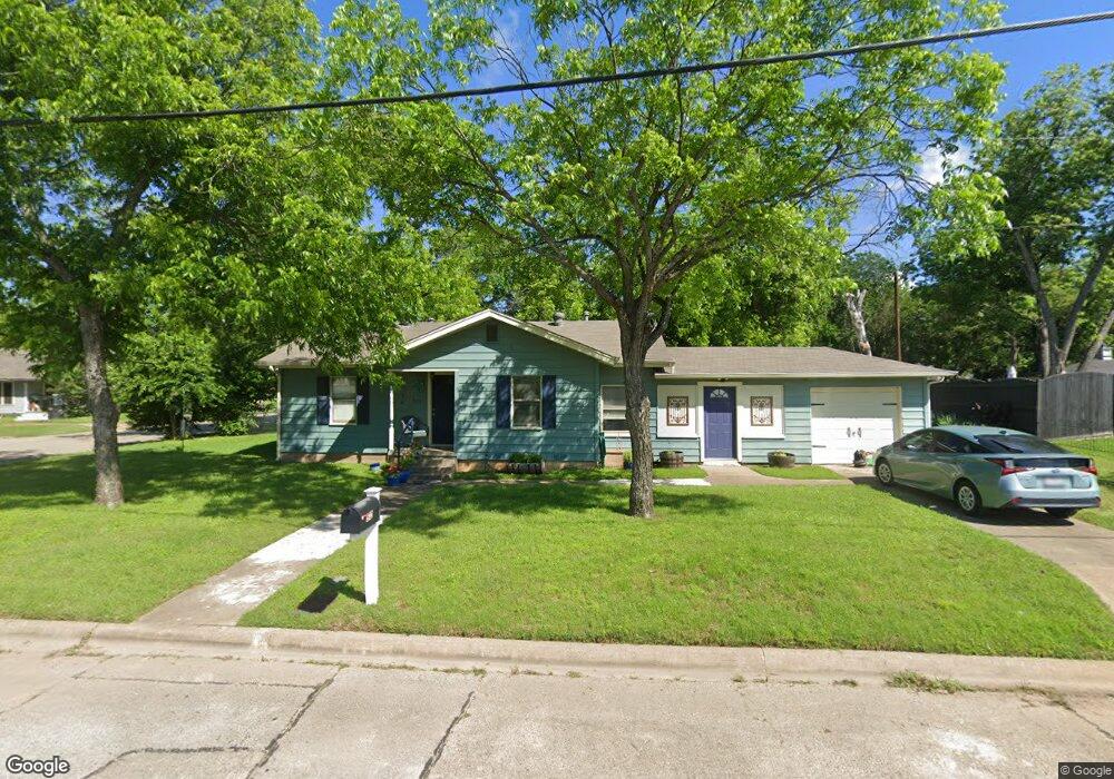 512 W Wilson St, Cleburne, TX 76033 - photo 1