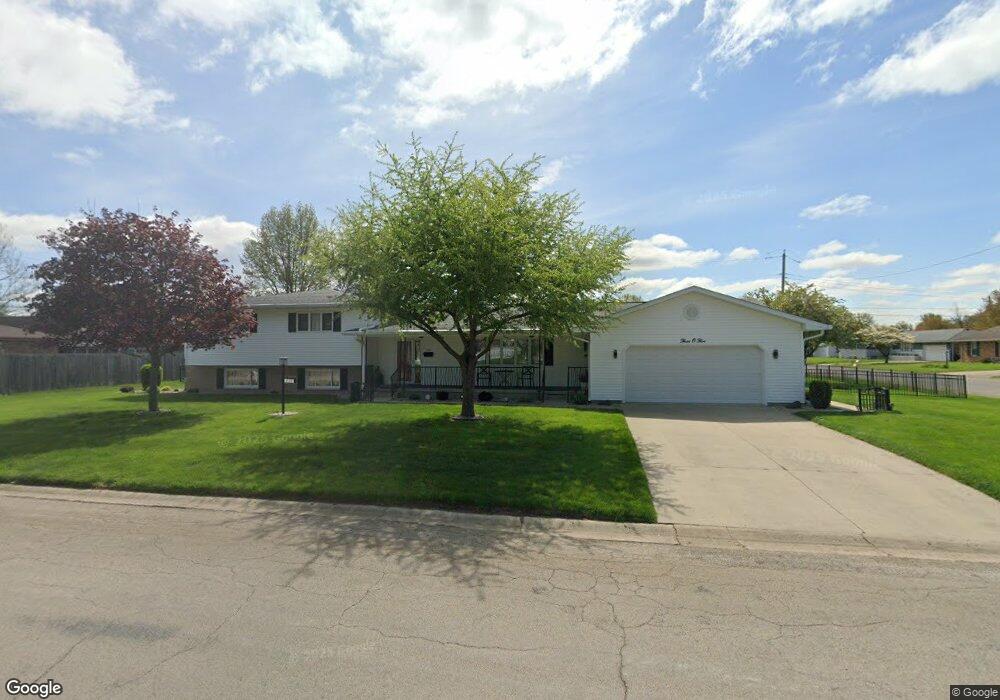 305 Southgate St, Lincoln, IL 62656 - photo 1