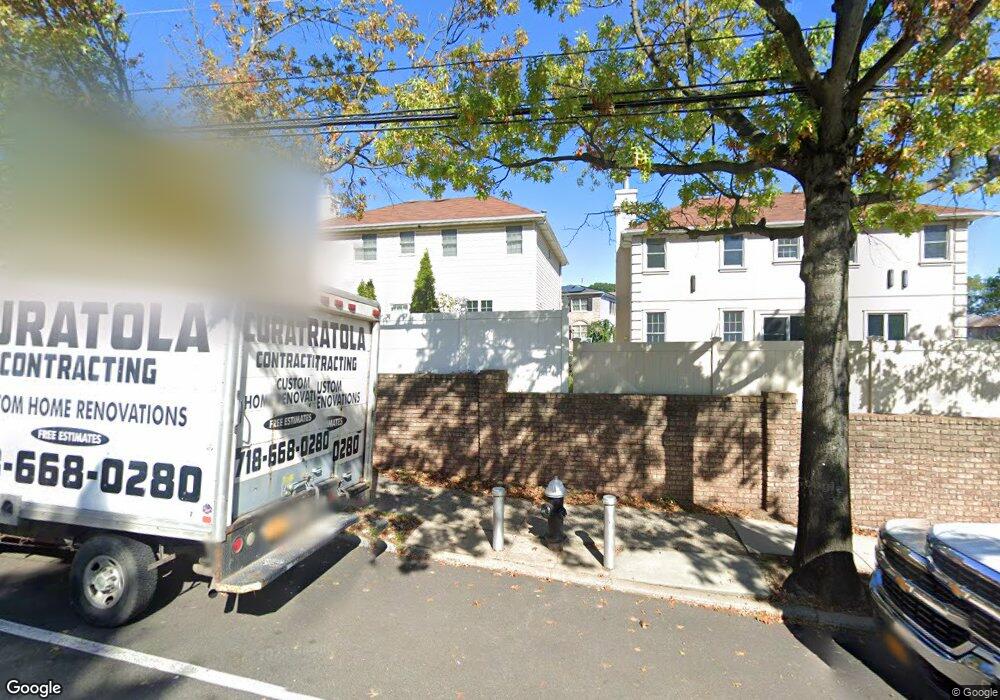 60 Fairway Ln, Staten Island, NY 10301 - photo 1