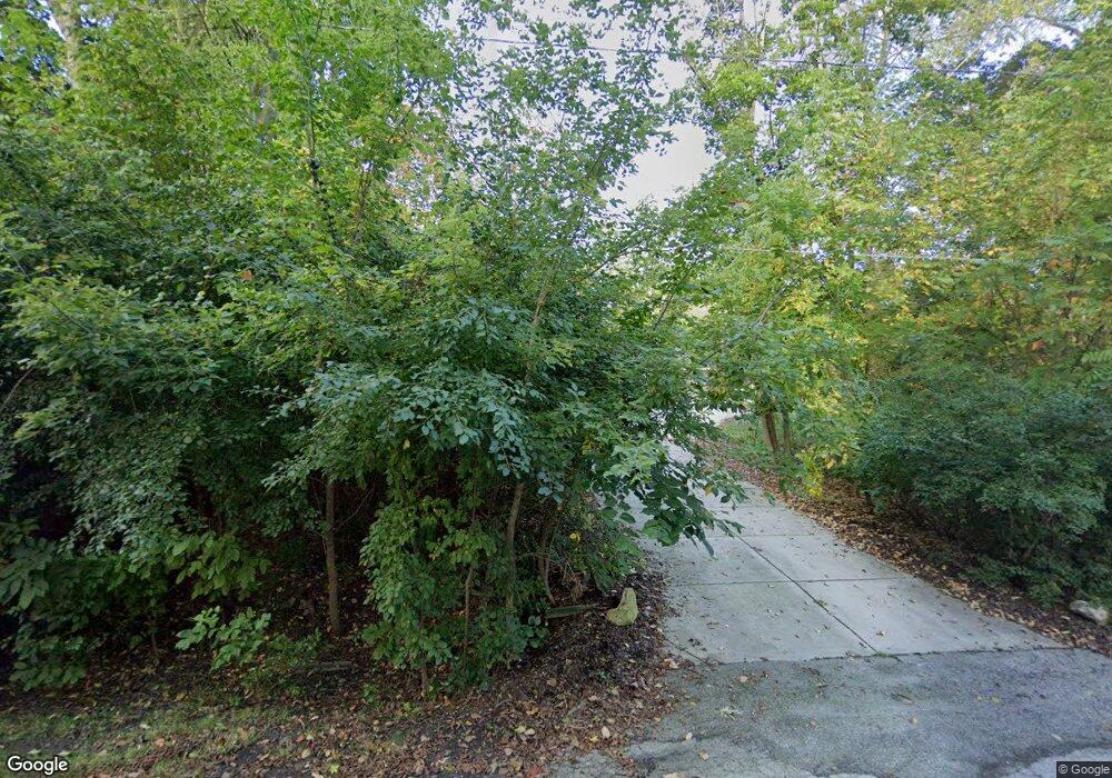 W142N7289 Oakwood Dr, Menomonee Falls, WI 53051 - photo 1