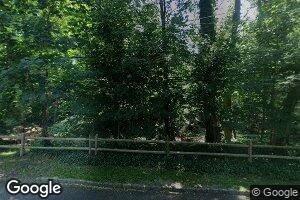 4 Astor Ln, Port Washington, NY 11050