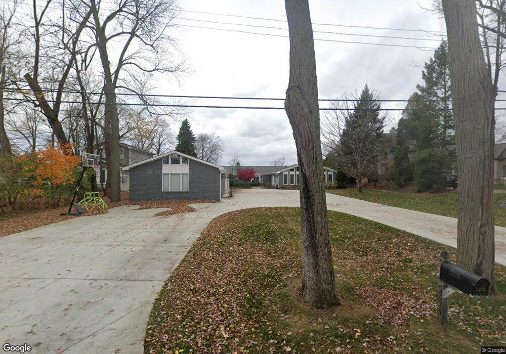 2324 Locklin Ln, West Bloomfield, MI 48324 - photo 1