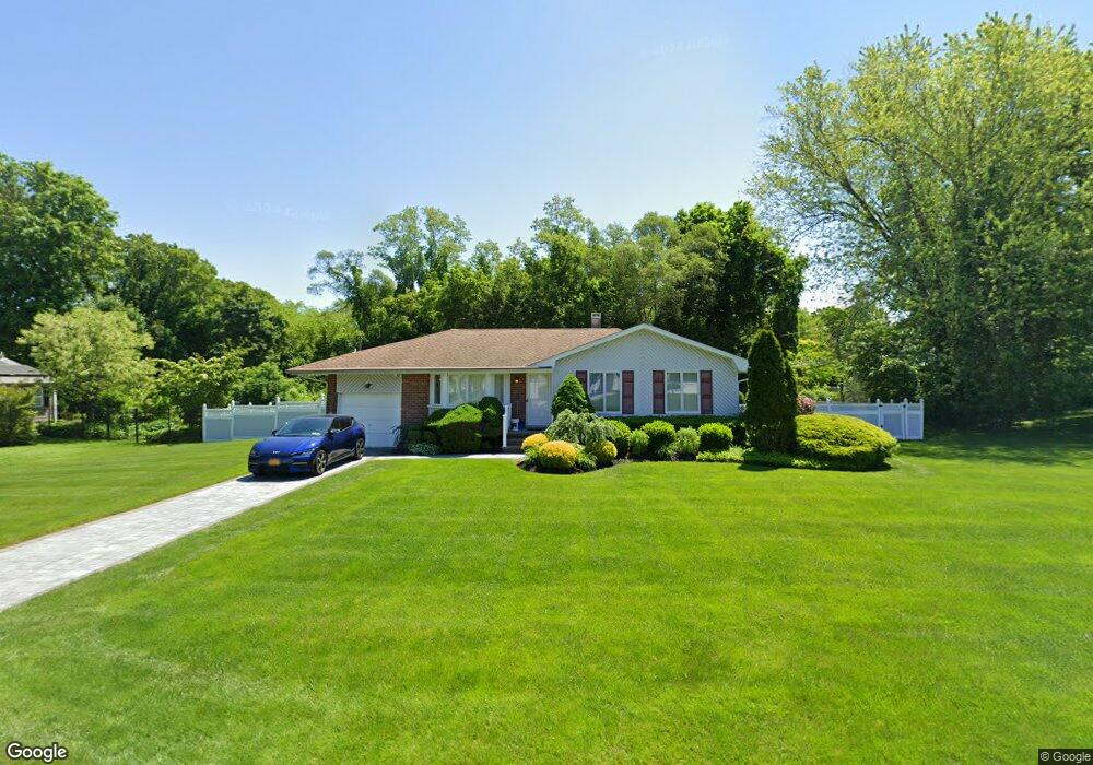 5 Warbler Ln, ComMacK, NY 11725 - photo 1