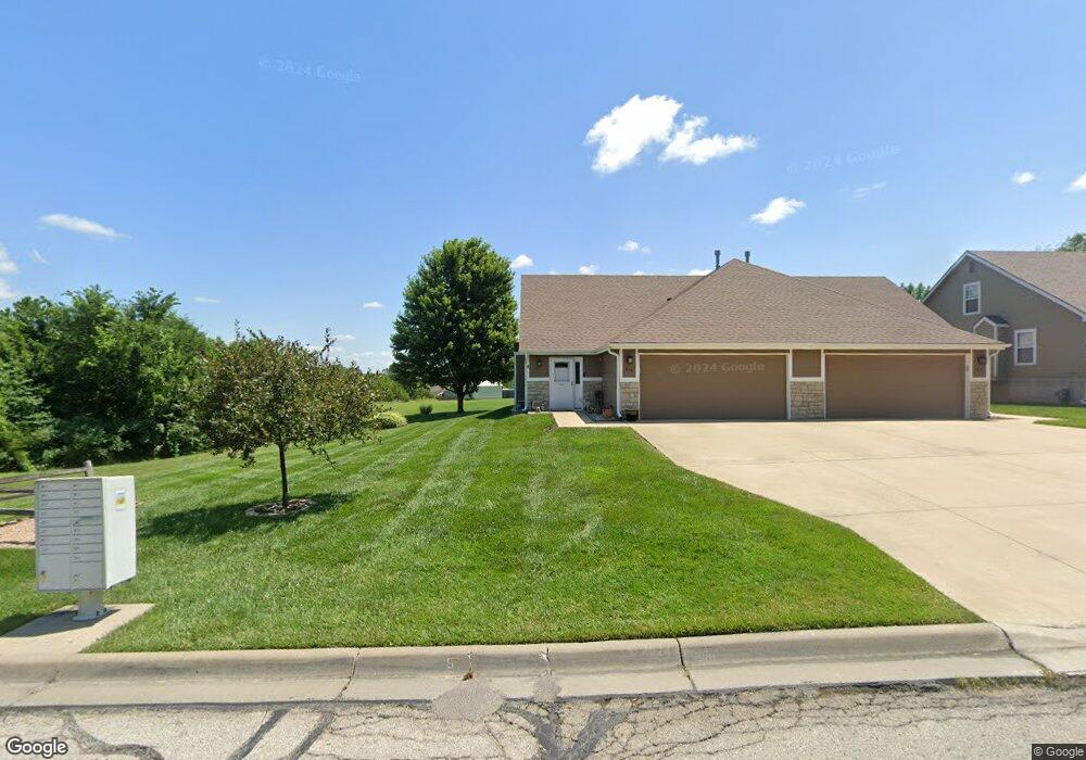 816 N Fieldstone Dr, Lawrence, KS 66049 - photo 1