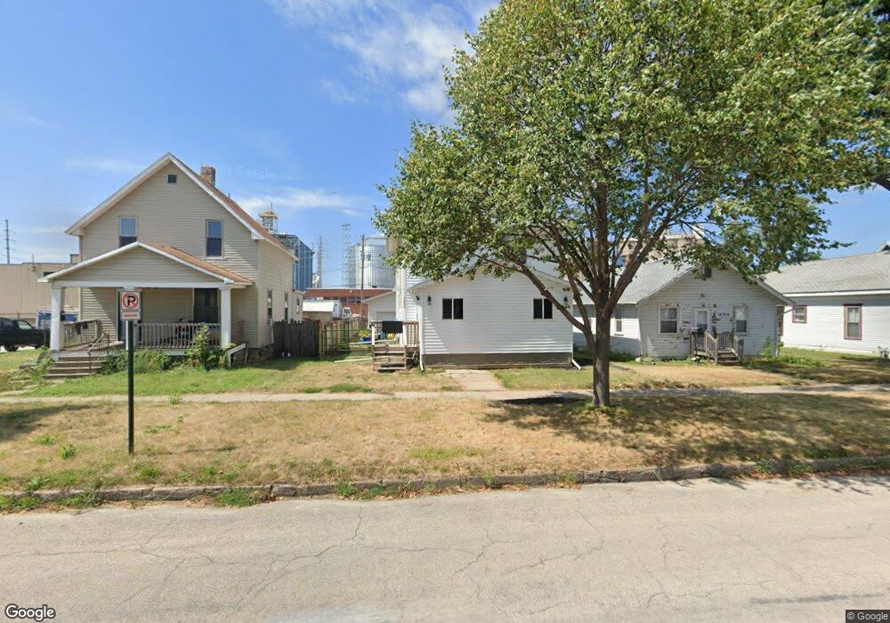 1034 10th St SW, Cedar Rapids, IA 52404 - photo 1