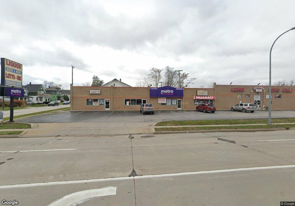 527 10th St, Port Huron, MI 48060 - photo 1