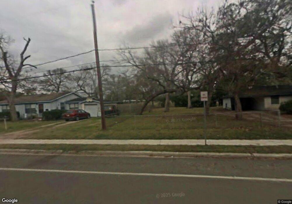 302 W Marion St, Brazoria, TX 77422 - photo 1